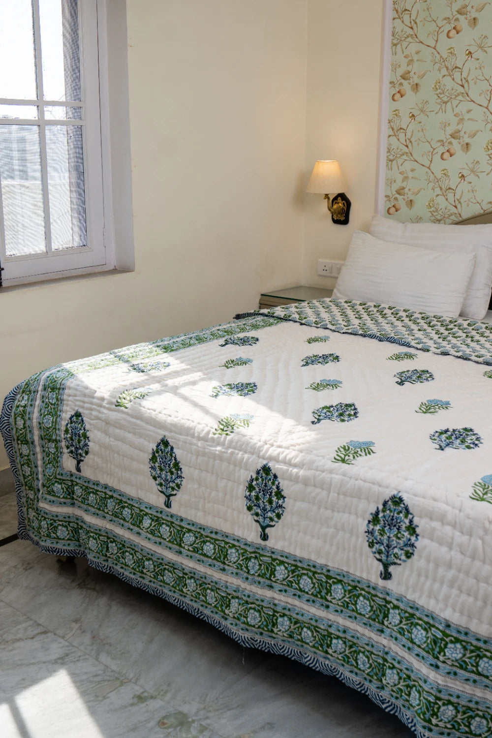 All-Season Soft Quilt: Top Quality Cotton Bedding